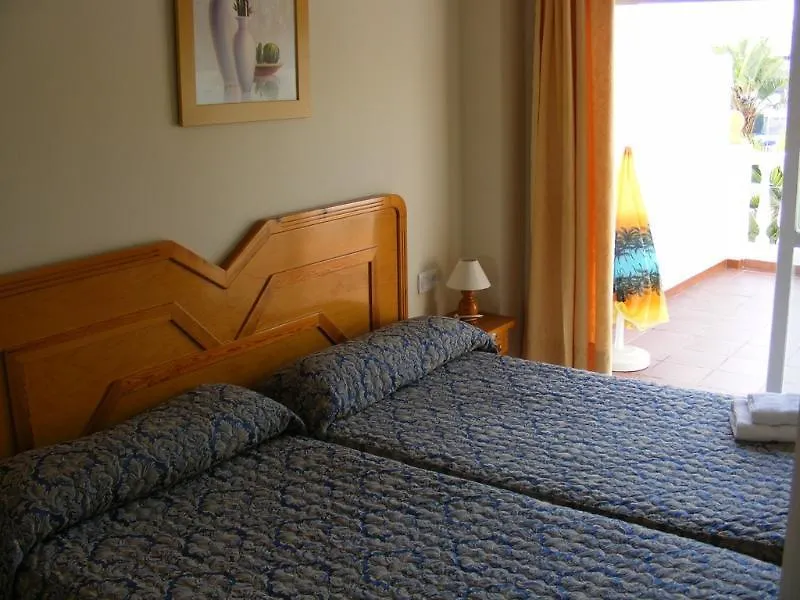 Apartment In Nerja Mlaga 102180 מלון